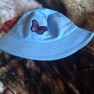 💛Boohoo Embroidery Butterfly 🦋 bucket hat